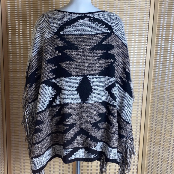 INC International Concepts Western Aztec Print Fringe Sweater Poncho Size S/M - Picture 5 of 6